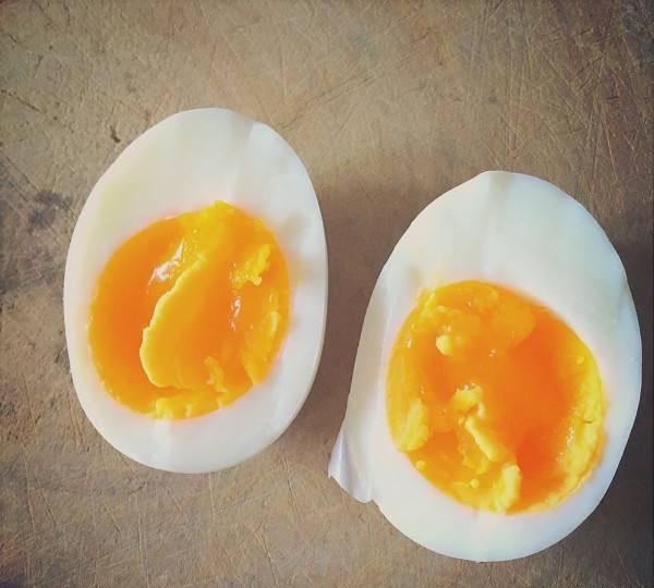 健身关于鸡蛋的摄入，你该了解的知识！吃多少个鸡蛋？蛋黄要吃吗