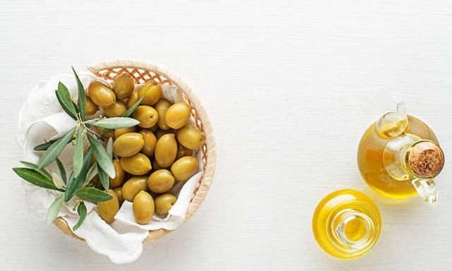 壹邦小知识：橄榄油直接拌菜吃可以吗 橄榄油生吃可以吗