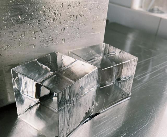想做出晶莹剔透的冰块，可不是件容易的事情