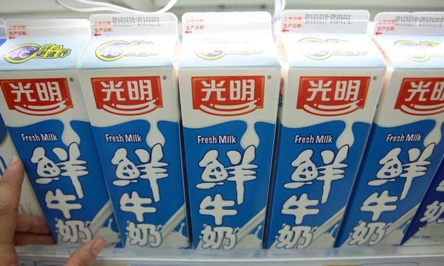 牛奶不是越贵越好，认准这2个指标，轻松买到营养高的优质牛奶