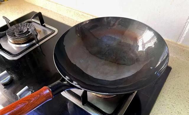 入住新家1年多，换了5个锅，终于搞清楚了铁锅和不粘锅怎么使用