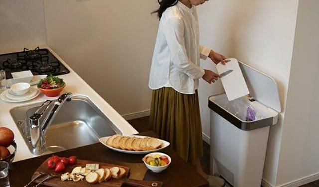 完美厨房设计，垃圾桶位置也讲究！日本主妇这么做，隐形又不挡路