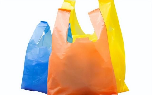装菜的“塑料袋”放进冰箱，等于慢性自杀，会致癌？实验揭晓真相