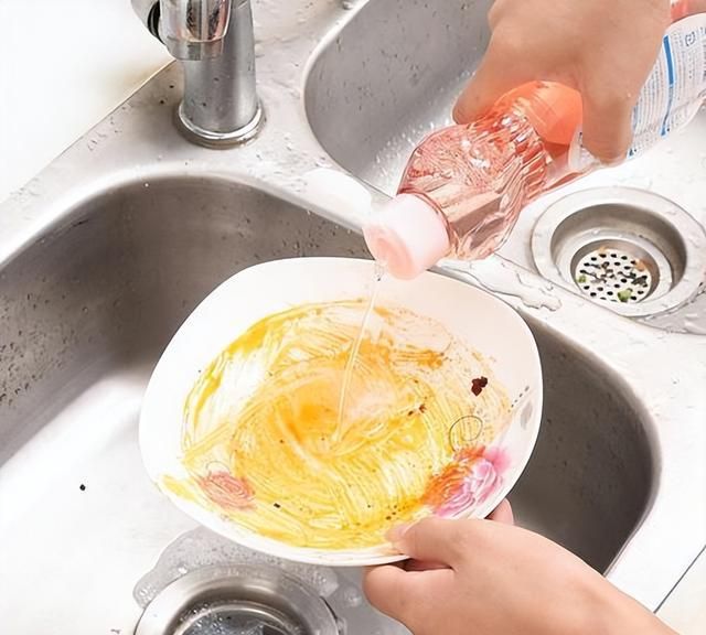 中国癌症高发和滥用洗洁精有关？忠告：这三种洗涤剂，别再使用了