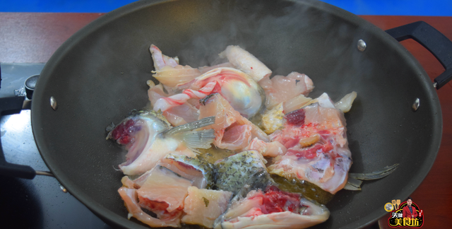 酸菜鱼讲解最详细的家庭做法，汤白肉嫩做法讲究，一大盘不够吃