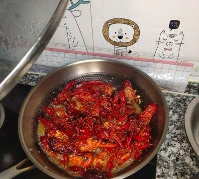 最常吃的家常菜，还属简单易学的蒜香小龙虾最诱人