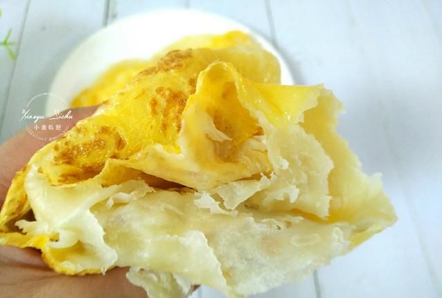 鸡蛋饼的这个做法太绝了，香软开胃又简单，家里人倍儿喜欢