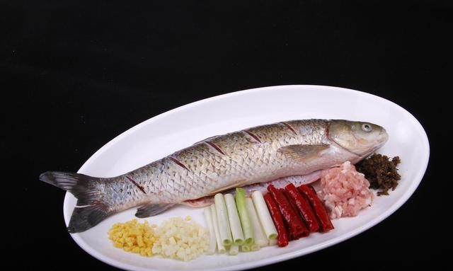 鱼的另类做法：干烧鲜鱼，隔壁酒店的招牌菜180一盘！自己做很简单