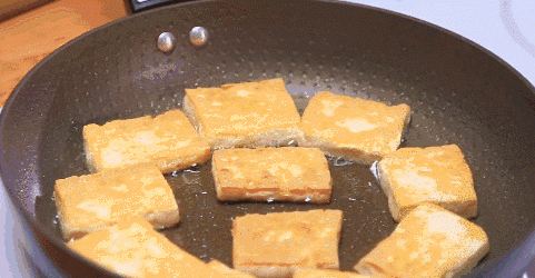 煎豆腐怎样做才“不会碎”还入味？别直接下锅，记得多做这一步
