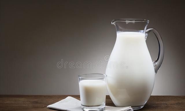 牛奶如何加热？爱喝牛奶的亲人记得4不要，别给健康找麻烦