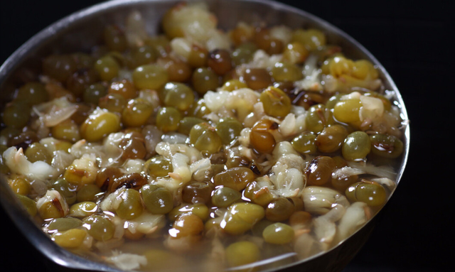 不管煮红豆还是绿豆，下锅之前记得多做1步，10分钟全煮烂