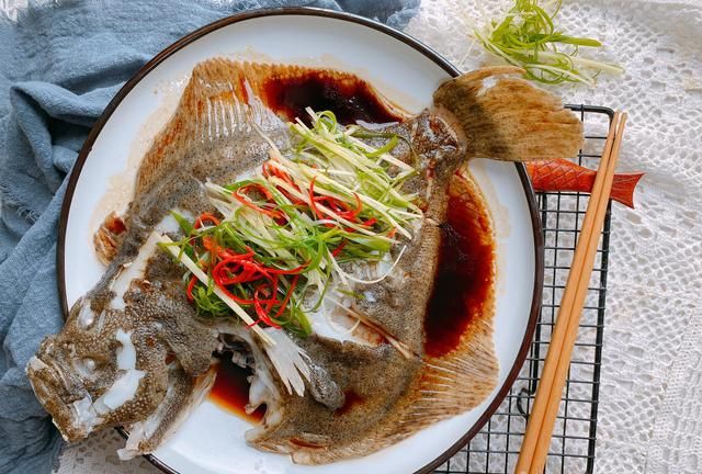 清蒸多宝鱼，牢记“2要素”，简单一蒸就是硬菜，鱼肉鲜嫩无腥味