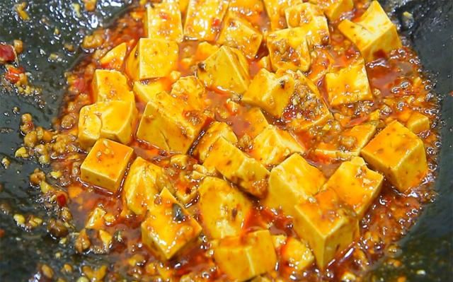 想吃“麻婆豆腐”自己在家做，麻辣鲜嫩，传统老味道，拌饭一绝