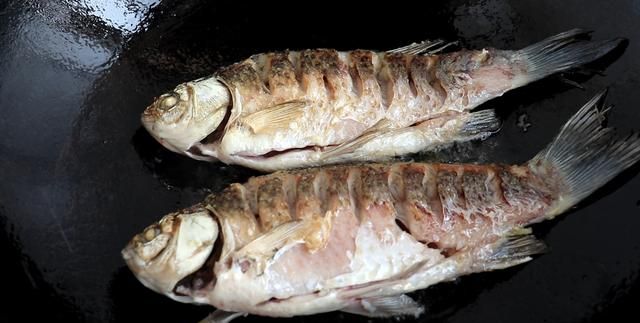 红烧鱼最好吃的做法，教你这样做，鱼肉鲜嫩无腥味，营养又好吃
