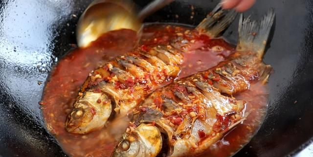 红烧鱼最好吃的做法，教你这样做，鱼肉鲜嫩无腥味，营养又好吃