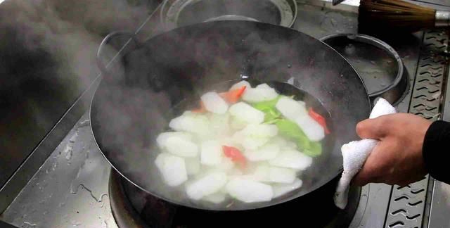 厨师长教你冬瓜简单好吃做法，食材便宜，地道的家常下饭小炒
