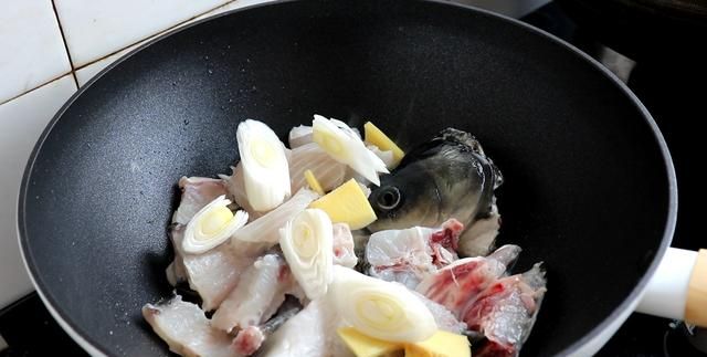 这才是水煮鱼的正确做法，鱼肉鲜嫩无腥味，好吃得停不下来