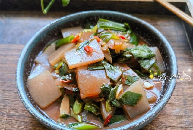 魔芋豆腐怎么做？简单一炒脆嫩好吃，清肠减脂好处多！