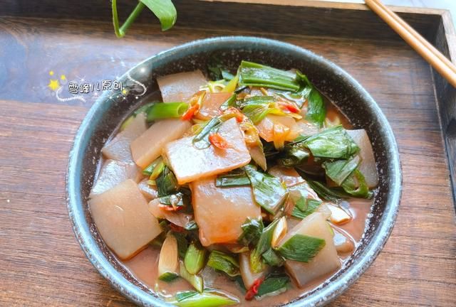 魔芋豆腐怎么做？简单一炒脆嫩好吃，清肠减脂好处多！