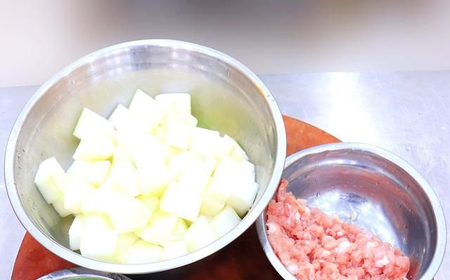 简单家常菜：冬瓜炒肉，学会这个做法，脆嫩入味，比大鱼大肉还香