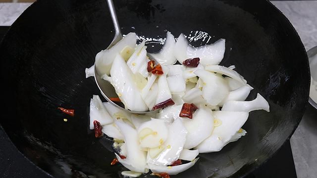 冬季最受欢迎的菜，醋溜白菜，酸辣开胃，做法简单，3块钱炒一锅