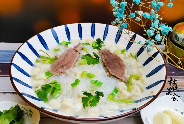 陕西著名小吃羊肉泡馍，在家也能做，不只做得地道，更要吃得地道