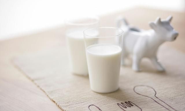 选好奶必知原则！乳品专家：天然活性营养是牛奶的核心价值
