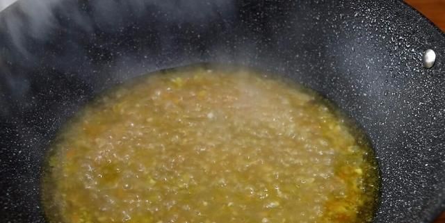 不烫火锅，金针菇肥牛这样做酸辣开胃，汤色金黄，做法简单又好学