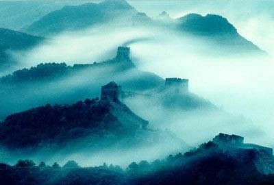 云雾缭绕的八达岭长城敌楼