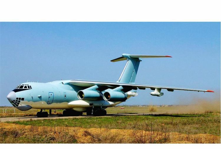 一架疑似中国空军涂装新的伊尔-78加油机