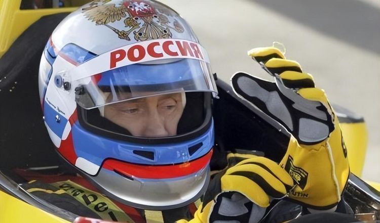 俄罗斯总理普京试驾雷诺F1赛车