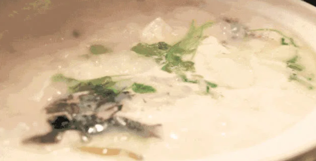 做出地道的汤色奶白滋补味美的信阳清炖鱼头只要七步