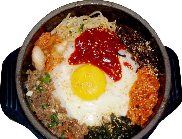 韩式石锅拌饭成品