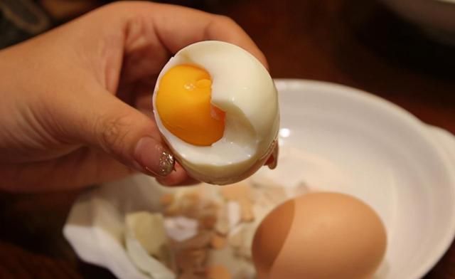 冷水煮鸡蛋好还是热水煮鸡蛋好图4