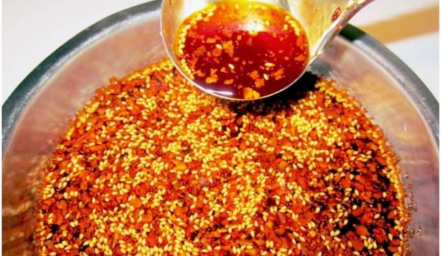怎样炸一碗好吃的辣椒油图1