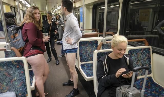美国地铁无裤子日是几月几日(如何看待地铁无裤子日)图9